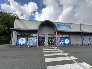 AUSHOPPING LEERS (59)- LOCAL COMMERCIAL 670M2