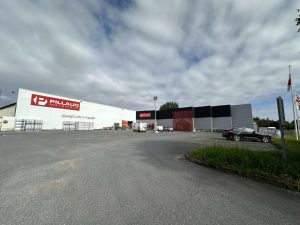PERONNE – LOCAL COMMERCIAL 850M2 + PARKING