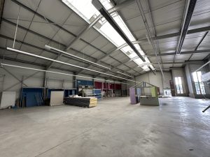 PERONNE – LOCAL COMMERCIAL 850M2 + PARKING