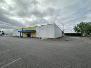 LOCAL COMMERCIAL + PARKING