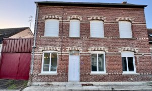 PROCHE PERONNE-MAGNIFIQUE MAISON RÉNOVÉE AVEC JARDIN