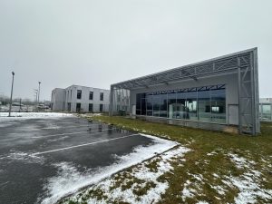 AMIENS- SHOWROOM 565m2 + PARKING PRIVATIF
